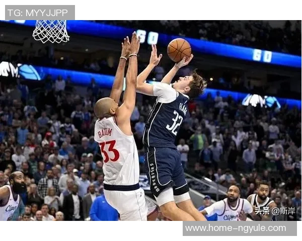 303快船与独行侠激战正酣球迷期待精彩对决与逆转时刻